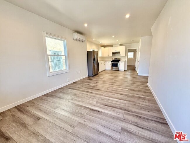 Building Photo - 144 Douglas St Unit 144 Rental