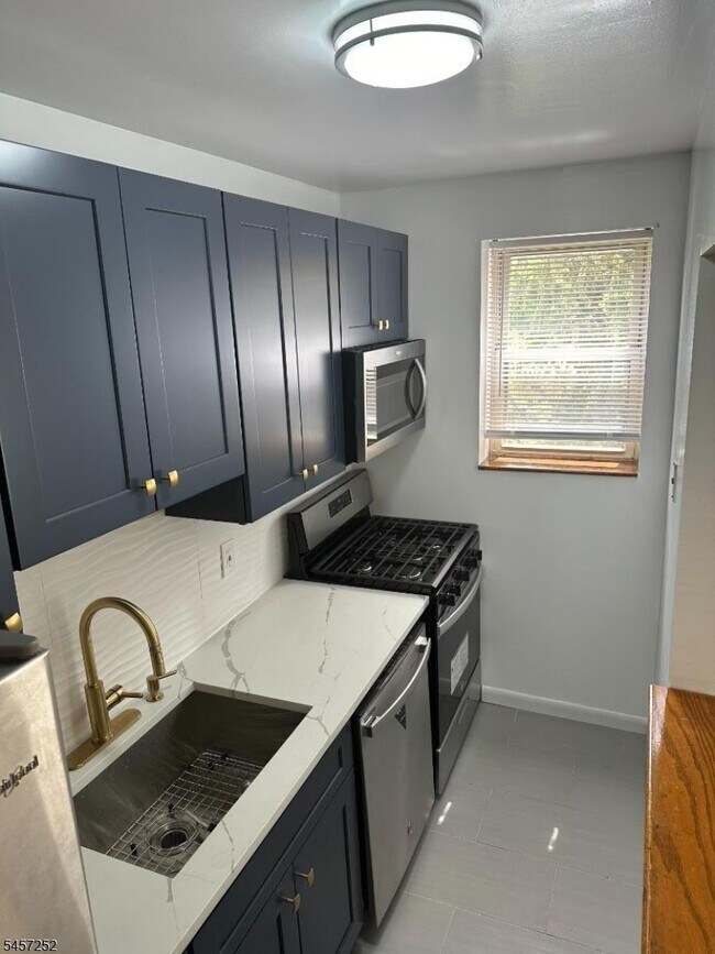Photo - 19 Lyons Ave Unit 412