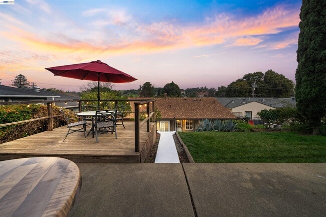 Photo - 22123 Main St