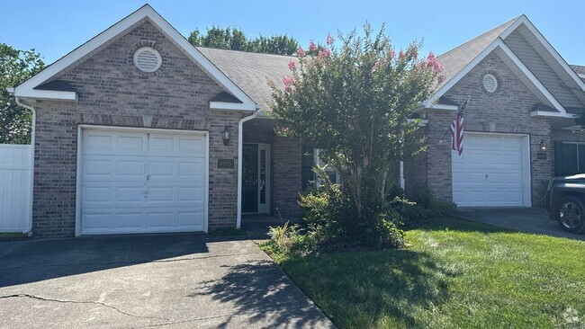 Building Photo - Beautiful 2 Bedroom 2 Bath House in Halls