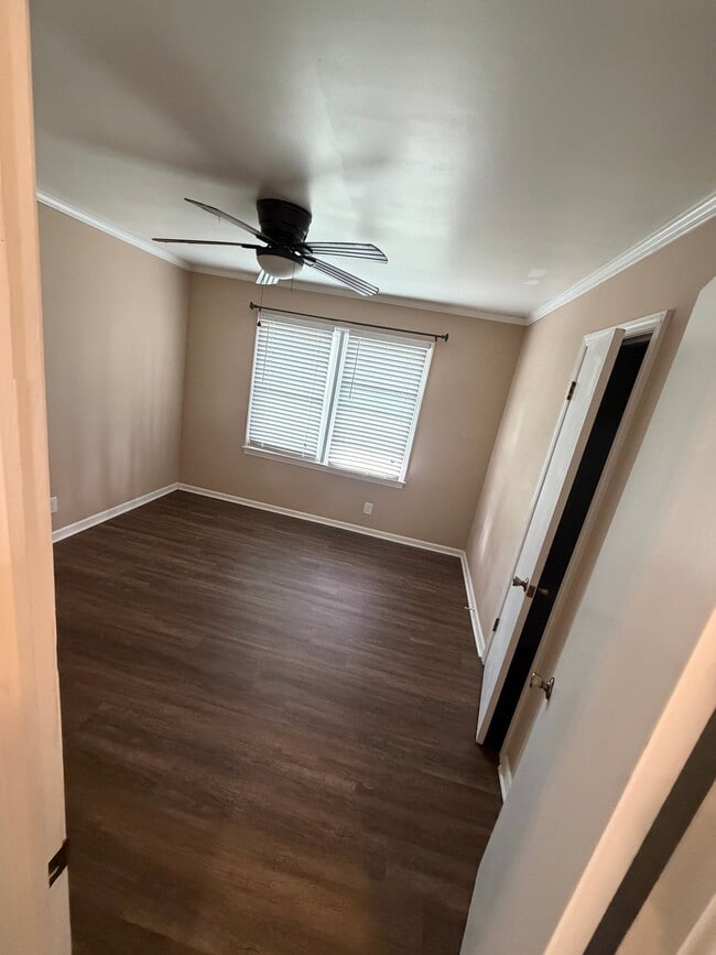 Photo - 139 N Leland Dr