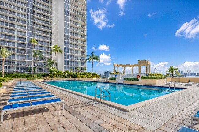 Photo - 7601 E Treasure Dr Unidad 510