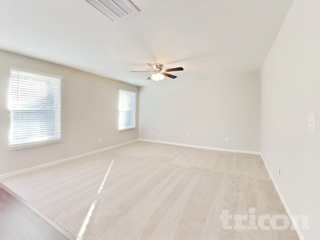 Photo - 226 Hallow Oak St