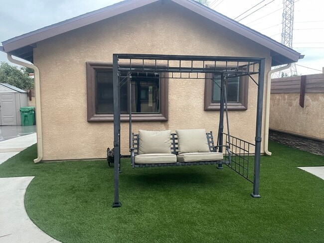 Photo - 5029 Cutler Ave