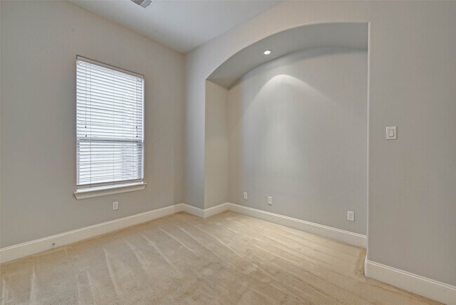 Building Photo - 2906 Leeland St