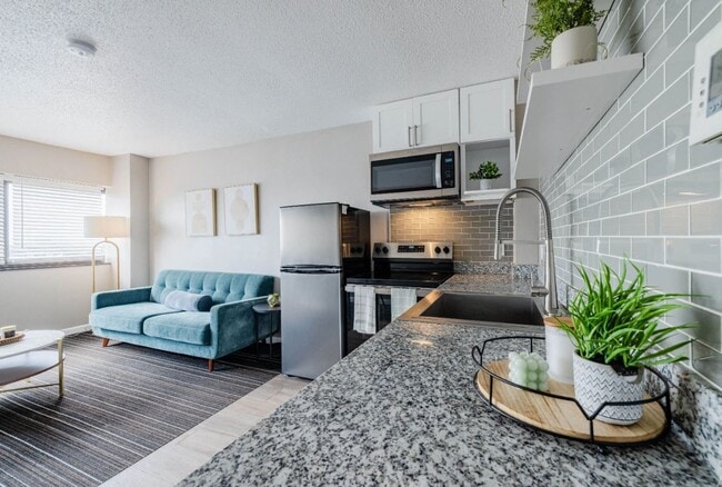 Building Photo - 14703 Park Row Blvd Unit 901