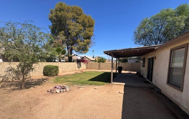 Photo - 3 bedroom at Peoria & 59th Ave