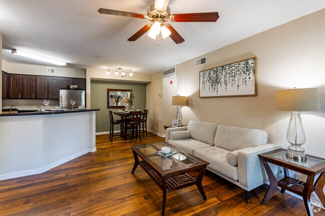 2 BR, 2 BA - 1,020SF