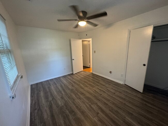 29 Moores Ln S