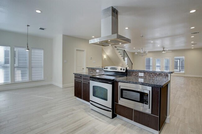 Photo - 3045 Clinton Dr