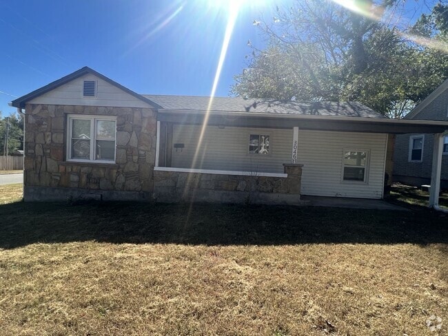 Building Photo - COMING SOON: Cute 3 bedroom, 2 bathroom ho... Rental