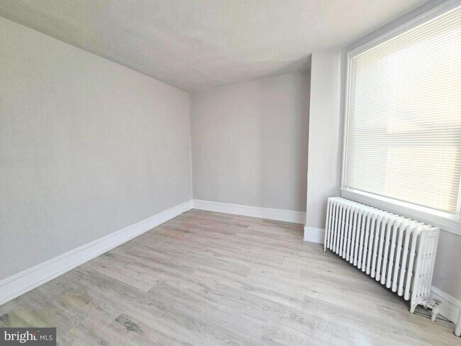 Photo - 5358 Woodland Ave Unidad 2ND FL FRONT