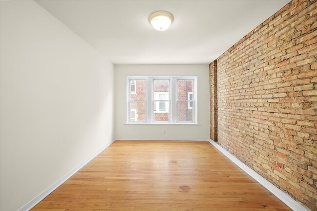 Photo - 3000-3008 N Whipple St