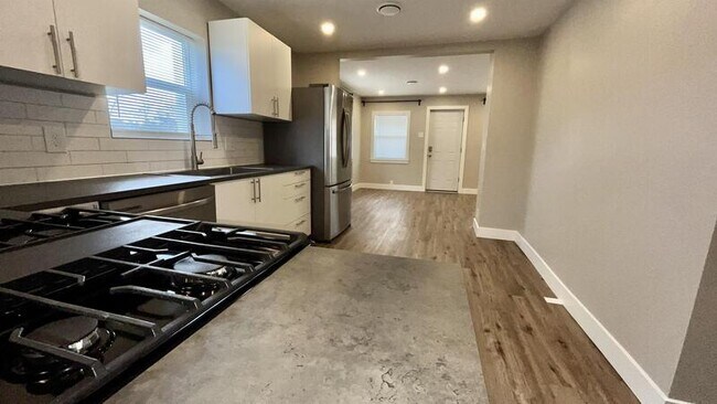 Photo - 4668 Sherman St