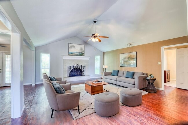 Photo - 607 Rosewood Dr