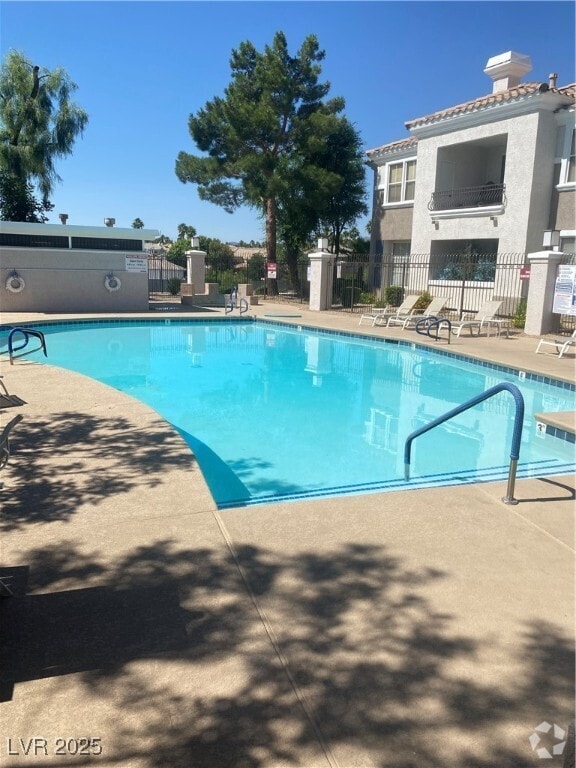 Building Photo - 2325 Windmill Pkwy Unit 1313 Rental