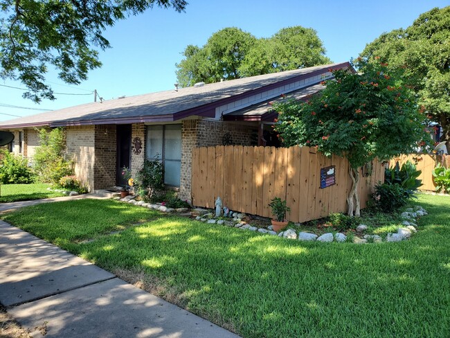 Shade Tree Apartment Homes - Shade Tree Apartment Homes