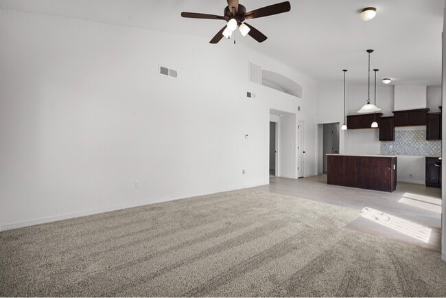 Photo - 912 Clapham St