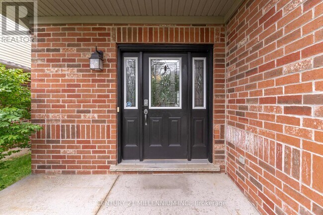 Photo - 217 King St S