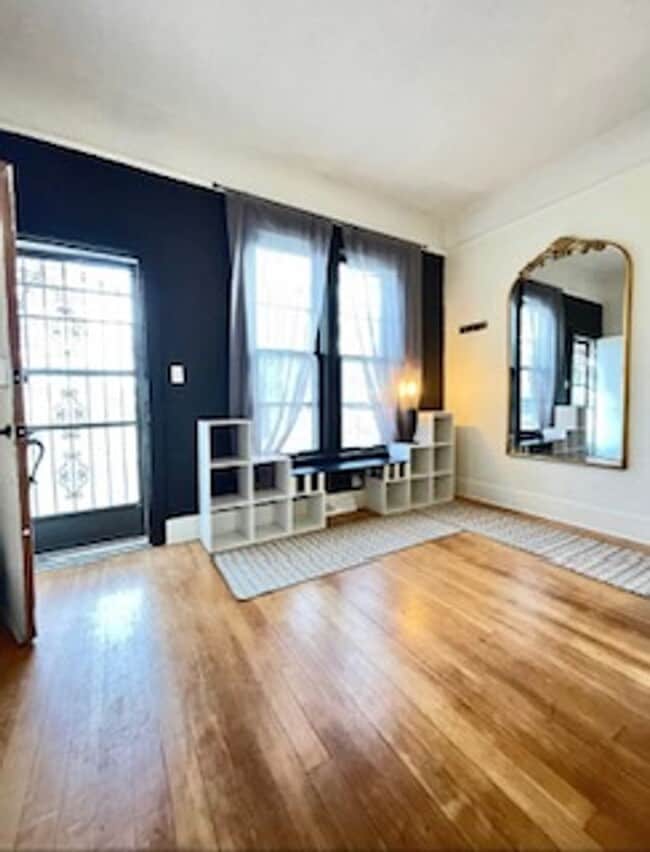 Charming 2BR Home with Vintage Style, Fenc... - Charming 2BR Home with Vintage Style, Fenc...