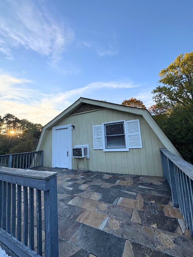 Building Photo - Charming 1-Bedroom Retreat in Vibrant Nashville – Cozy 720 Sq Ft Haven with Garage Access!