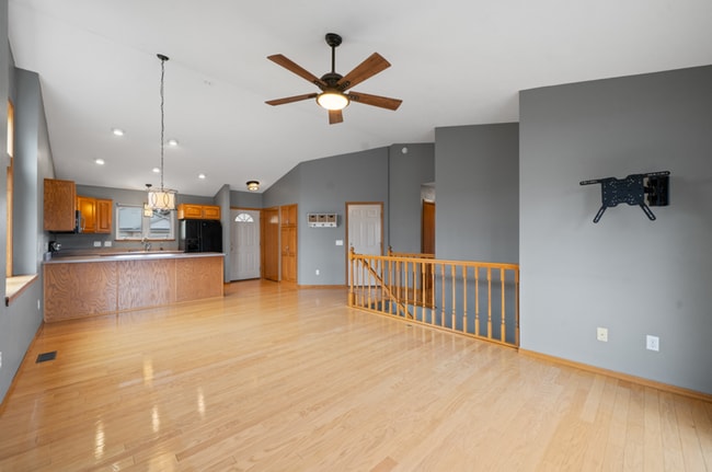 Photo - 1202 E 61st St