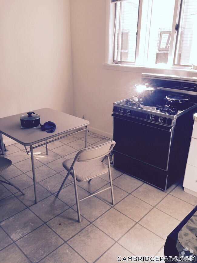 Building Photo - 75 Thorndike St Rental
