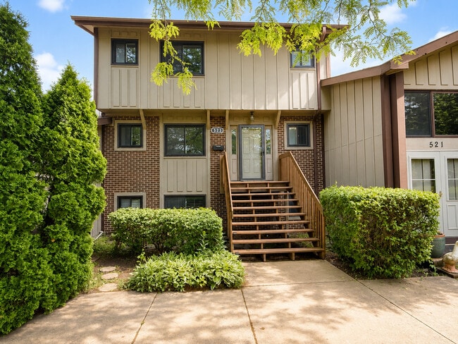 Building Photo - 523 Club House Cir