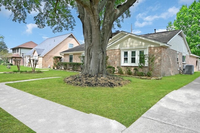 Photo - 4738 Whispering Falls Dr