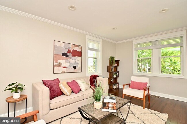 Photo - 1103 Morse St NE