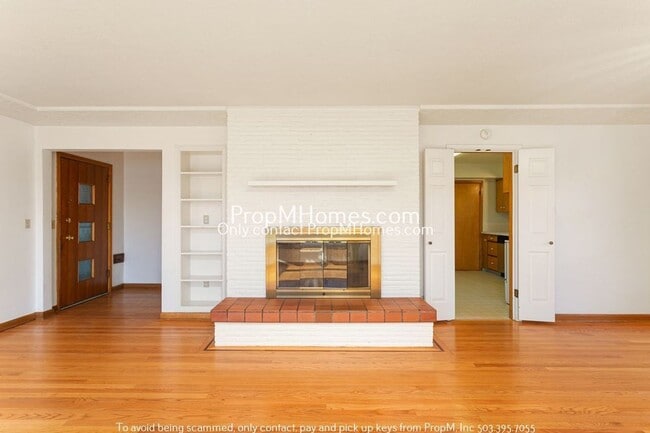 Photo - Spacious Mid-Century Three Bedroom Home In Woodstock!