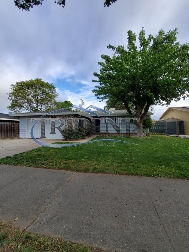 Building Photo - Cute 3 bedroom, 1 ½ bath house