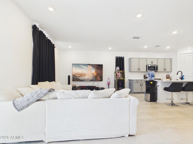 Building Photo - 25159 W Bowker St