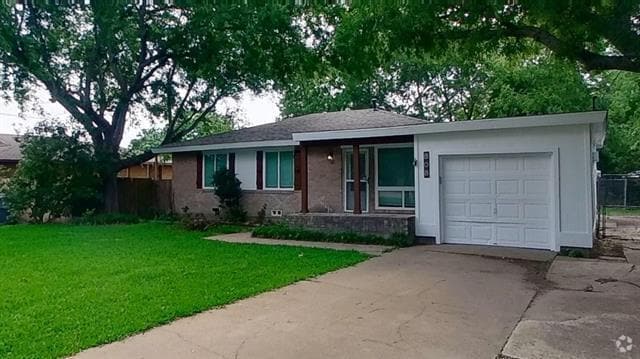 Building Photo - 808 Blanton Dr Rental