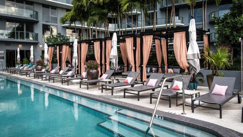 Photo - 121 NE 34th St