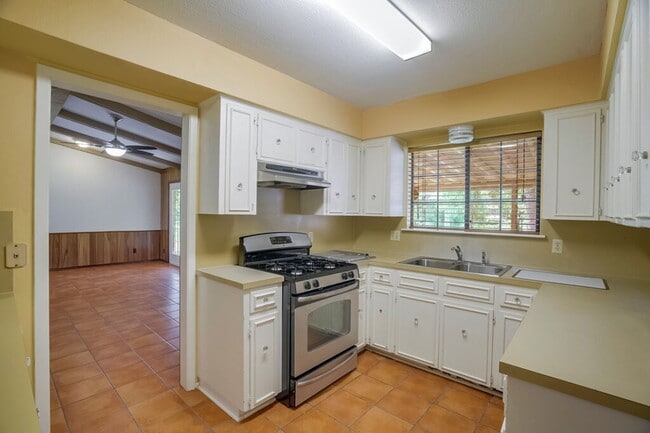 Photo - 506 E Palm Valley Blvd