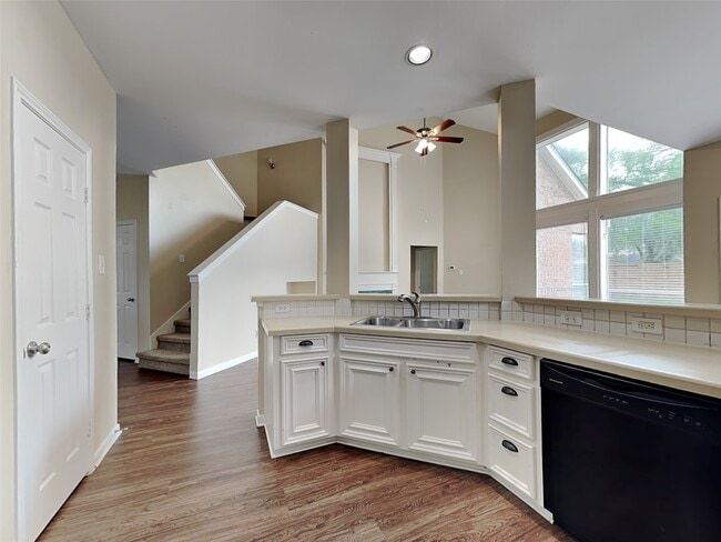 Photo - 141 S Laguna Pointe Dr