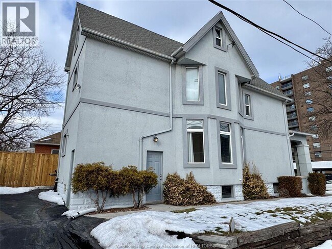 Photo - 1337 Pelissier St