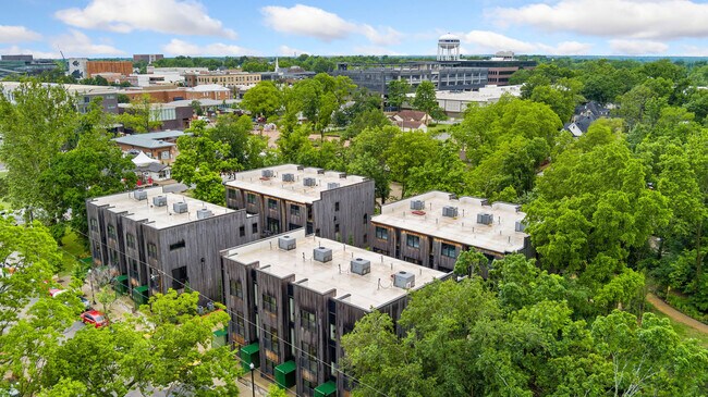 Photo - 319 NE B St Unit ID1221888P