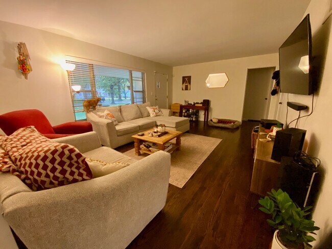 Photo - 7622-7624 MAIN STREET Unidad 7624