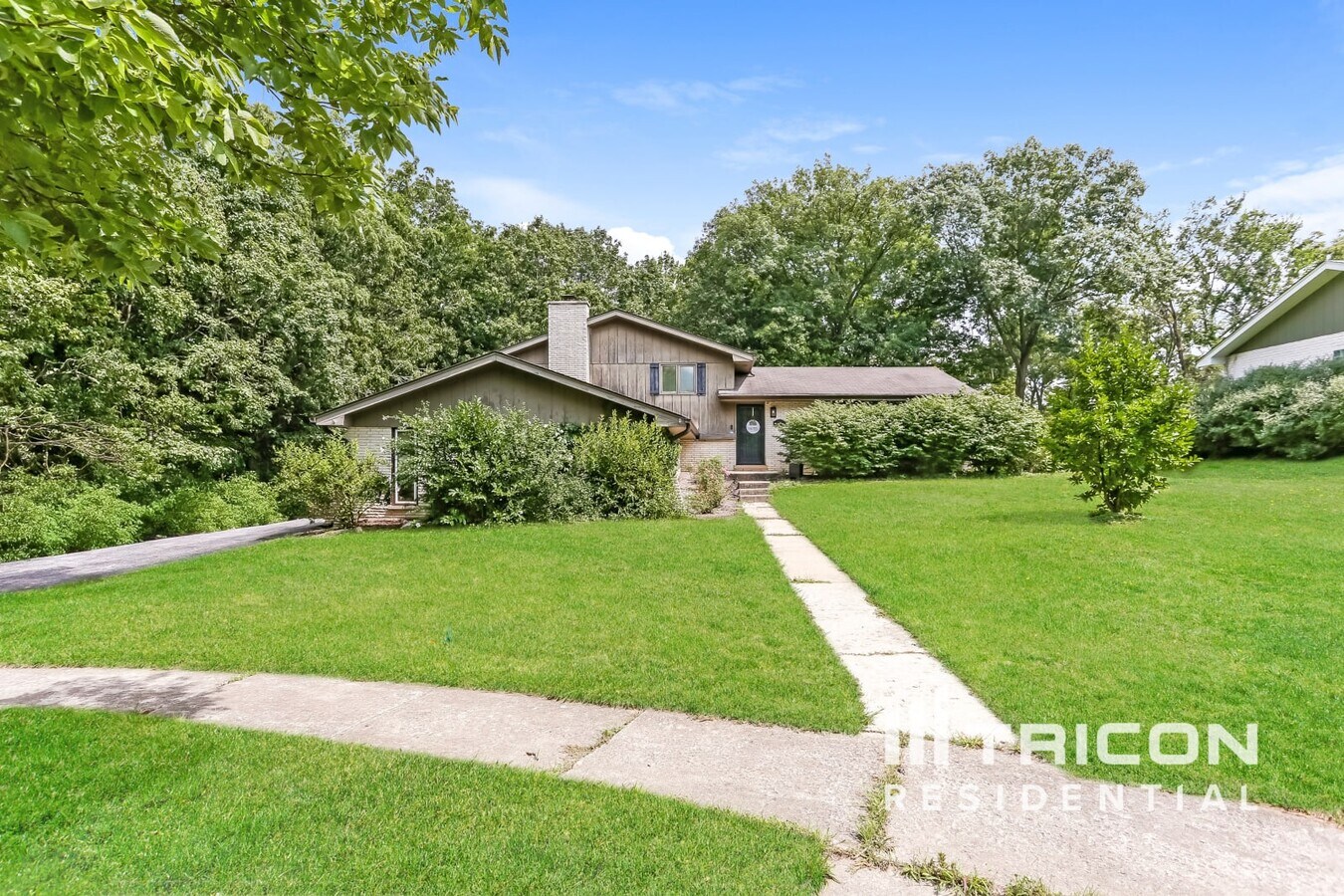 Photo - 869 Oakwood Dr House