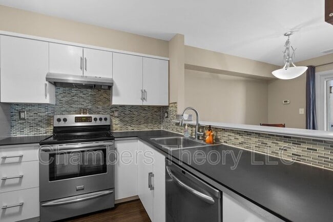 Photo - 1043 Warwick Ct