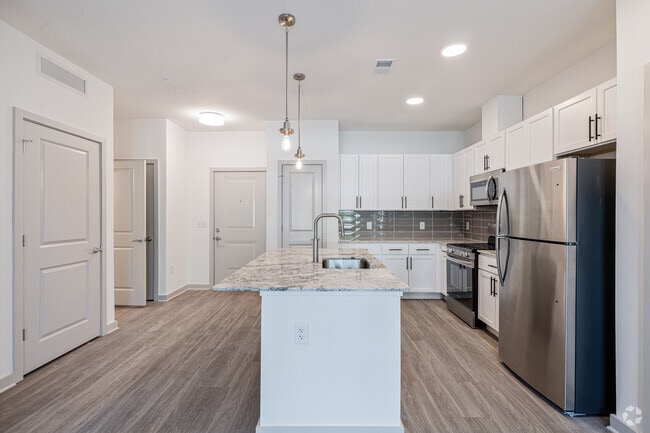 2BR, 2BA - 994SF - Kitchen