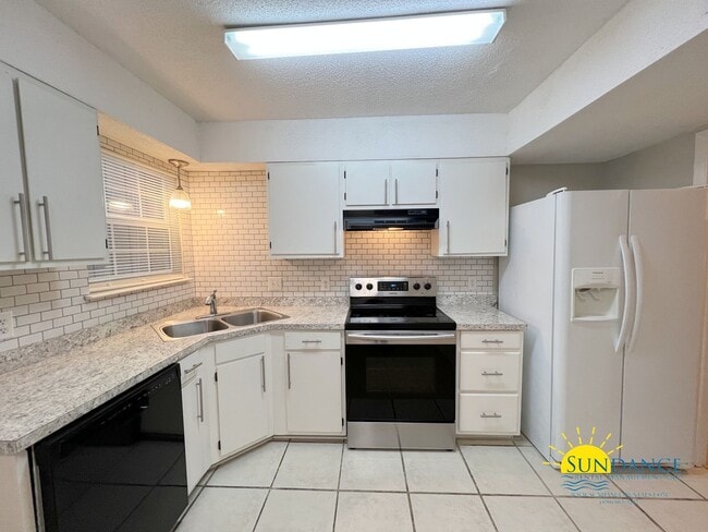 Photo - Quaint 2 Bedroom Townhouse in Fort Walton Beach!