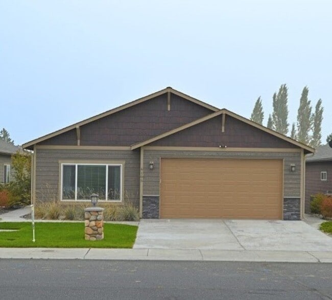 House for rent located on Moses golf course. - House for rent located on Moses golf course.