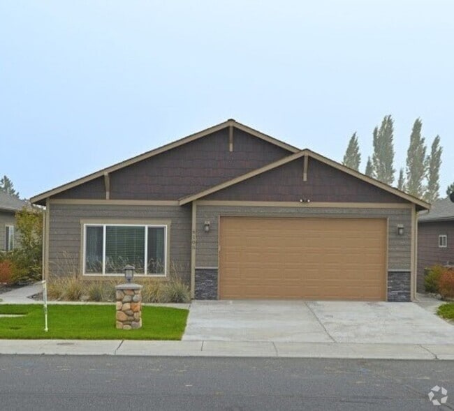 Building Photo - House for rent located on Moses golf course.