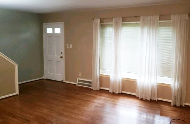 Photo - 22833 Lakeshore Dr