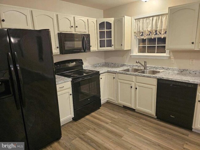 Building Photo - 585 Thomas Armor Dr