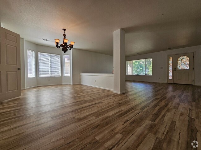 Building Photo - Massive and Expansive 5 Bedroom Green Vall... Rental