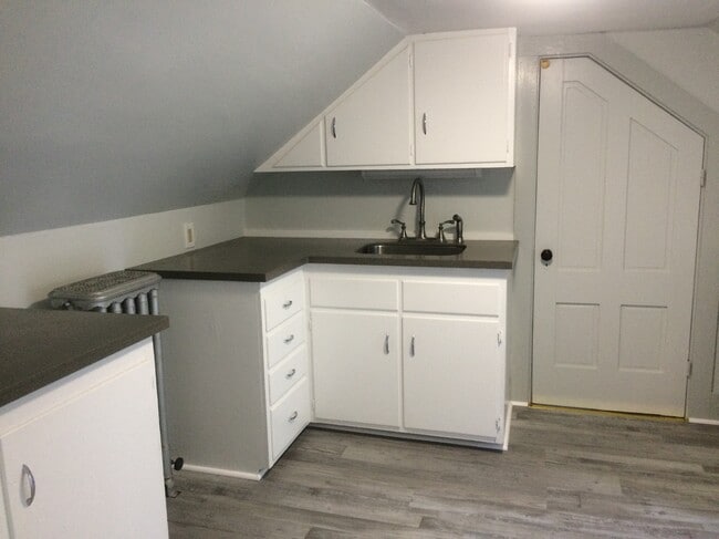 Kitchen - 28 Newbury St Unit 28NewburySt3